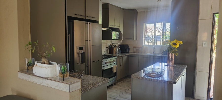 4 Bedroom Property for Sale in Tlhabane West North West